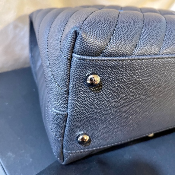 ❌SOLD❌💯Authentic Chanel Caviar Coco Handle Medium - Picture 8 of 15